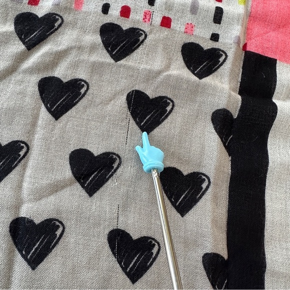 Sandra Angelozzi | 100% Wool Patchwork Scarf | Cat & Heart Print | Y2K Pop Art - Picture 4 of 8